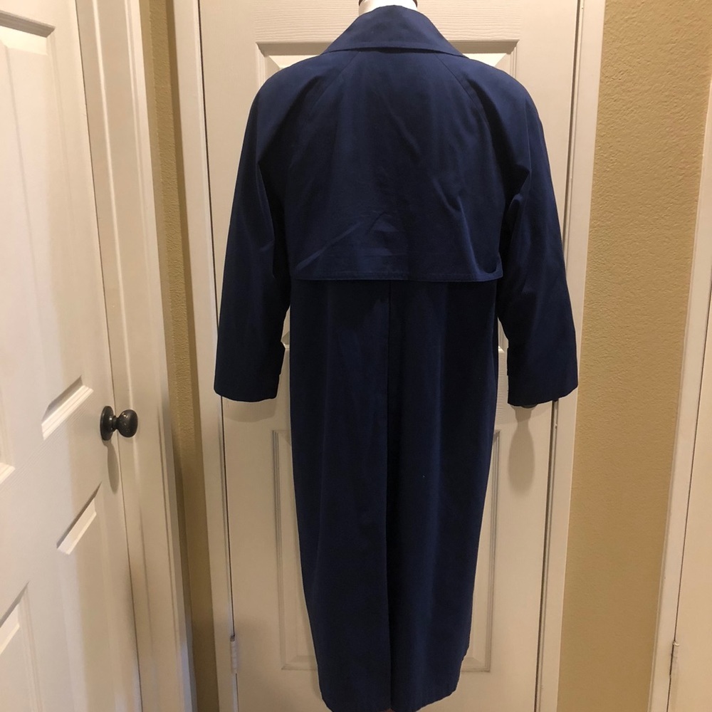 Navy blue London Fog coat in EUC - Picture 4 of 7